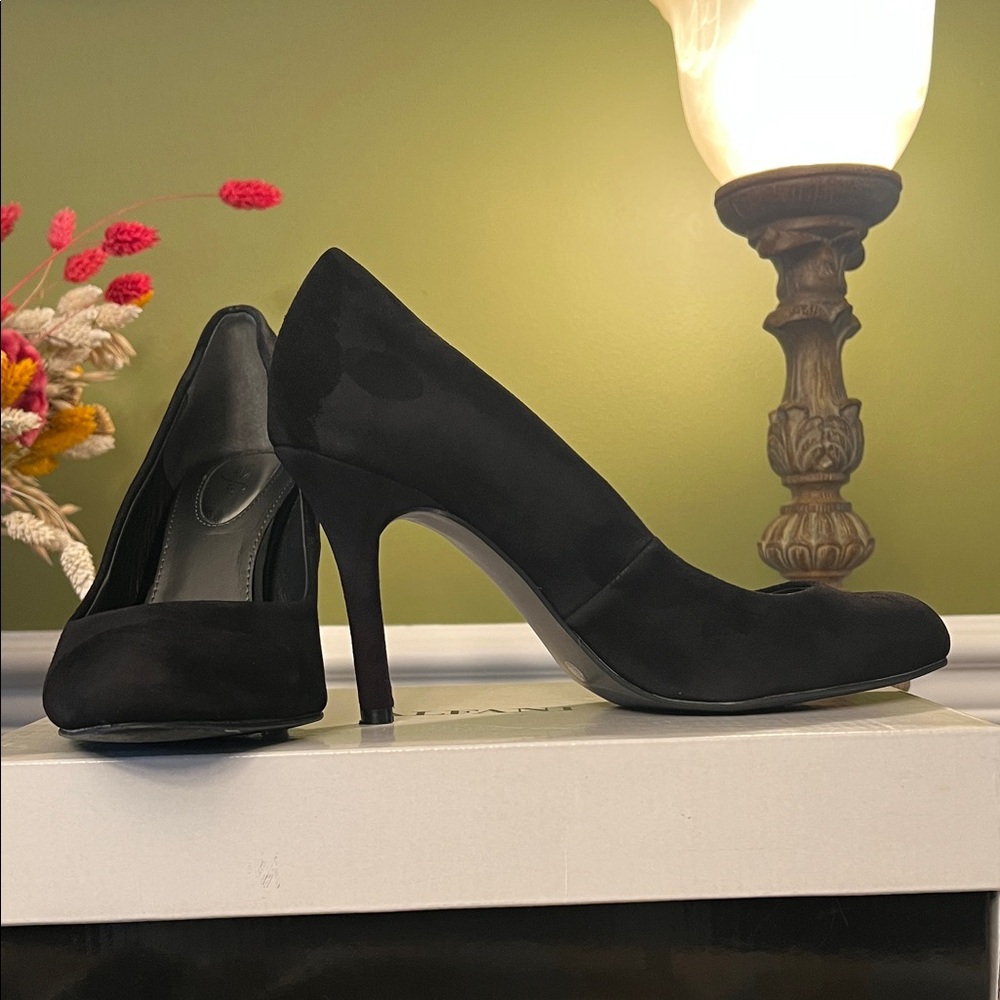 Elegant Black Faux Suede Women's Heels with box